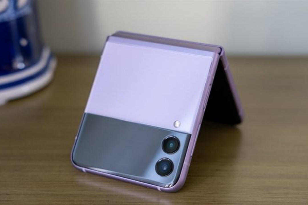 Samsung Galaxy Z Flip 4 (SM-F721)